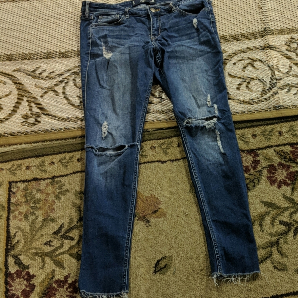 Destroyed Hollister jeans in excellent condition